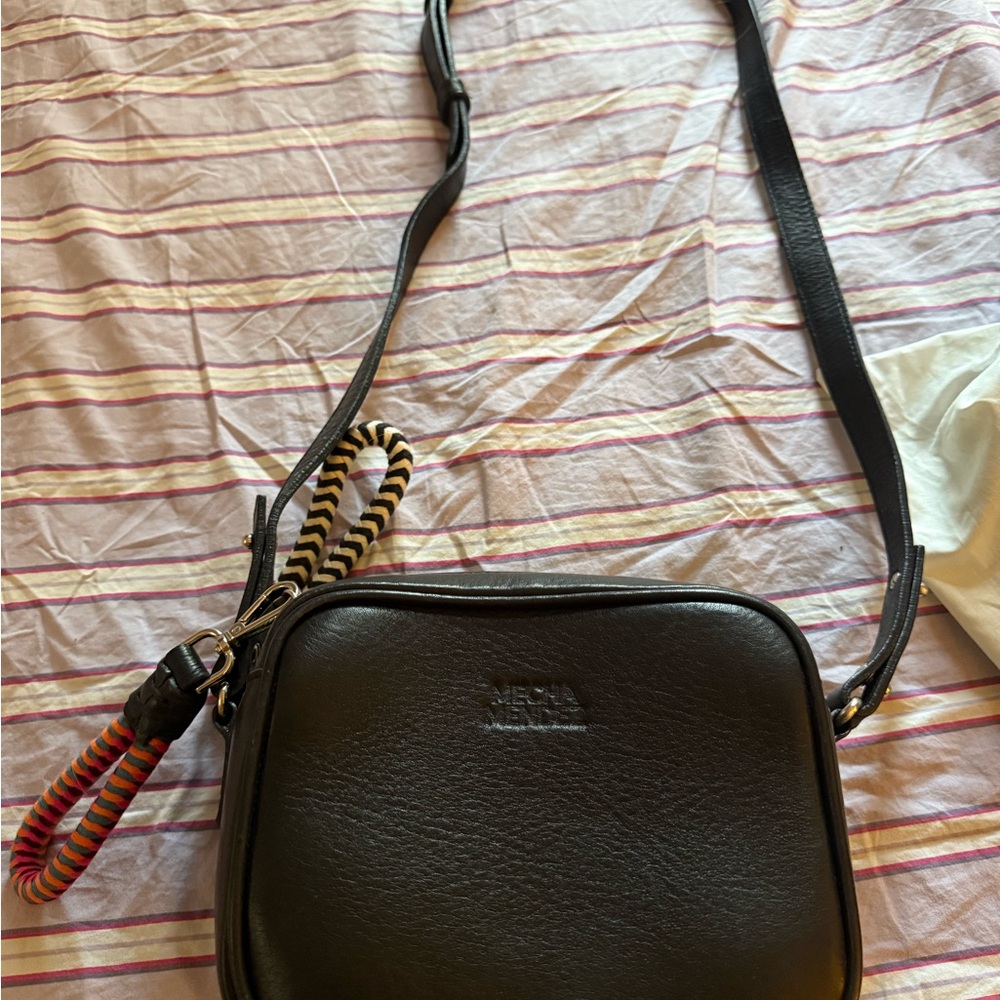 Mecha Mendez, Argentine leather and designer. Black crossbody Leather Bag. NWOT.
